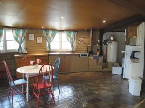 Off Mountain Accommodation Merrijig4