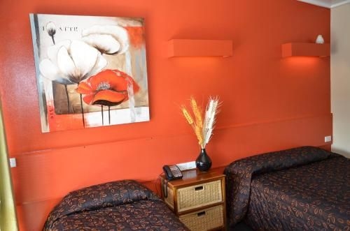 Warwick Motor Inn4