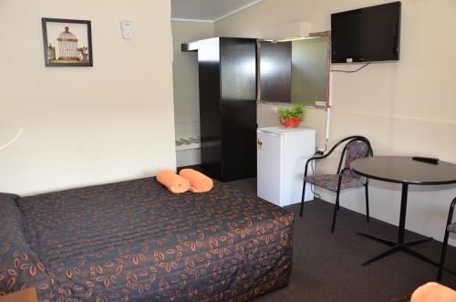 Warwick Motor Inn2