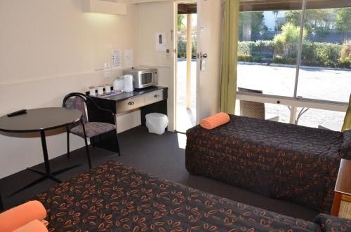 Warwick Motor Inn1