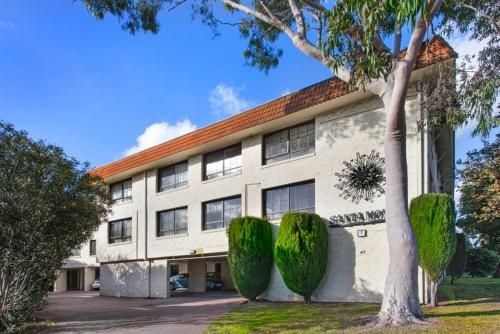 Santa Monica Apartment2