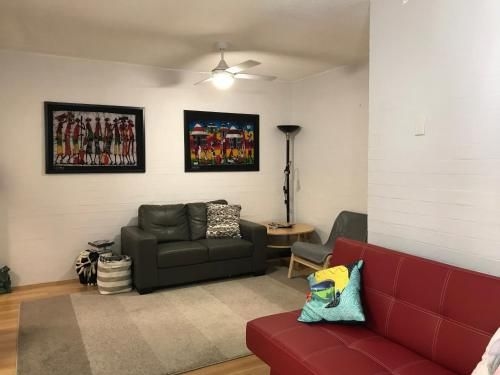 Santa Monica Apartment0