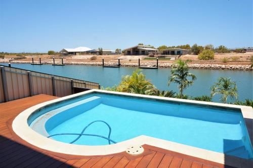 27 Corella Court - Exquisite Marina Home With a Pool and Wi-Fi3