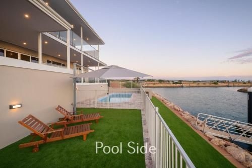 32 Corella Court - Private Jetty and Pool4