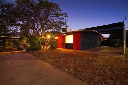 4 Page Street - Colourful and Shady 3-Bedroom Home0