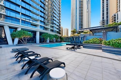 SeaBreeze Holidayz on Cavill Ocean View4