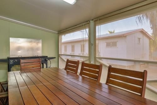 Exmouth Villas Unit 30 - Large Undercover Deck for Entertaining2