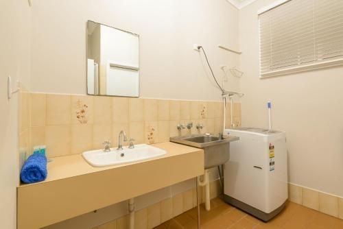 Exmouth Villas Unit 35 - 2 Bedroom Self-Contained Unit at the Heart of Town2