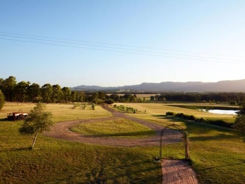 Silver Springs 6br Luxury Homestead with Wifi, Pool. Fireplace, Views, Olives and Space0