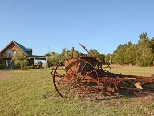 Silver Springs 6br Luxury Homestead with Wifi, Pool. Fireplace, Views, Olives and Space2