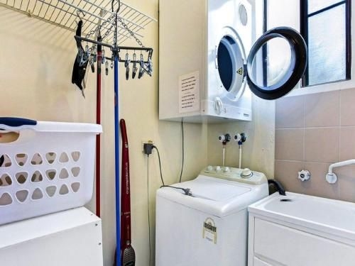 14 'THE DUNES', 38 MARINE DR - LARGE UNIT WITH POOL, TENNIS COURT AND DIRECTLY ACROSS FROM FINGAL2