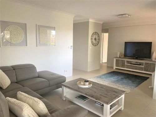 Wallis Court 64