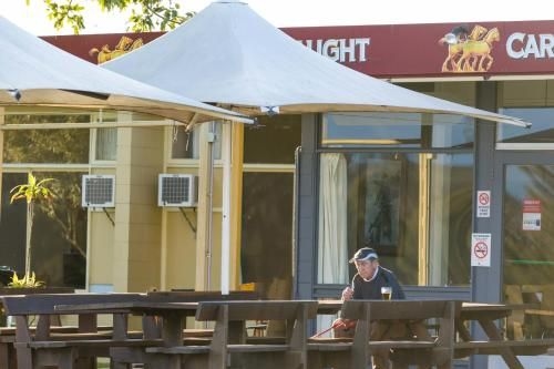 Moruya Waterfront Hotel Motel1