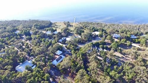 Waterfront Retreat At Wattle Point0