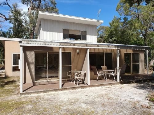 Waterfront Retreat At Wattle Point1