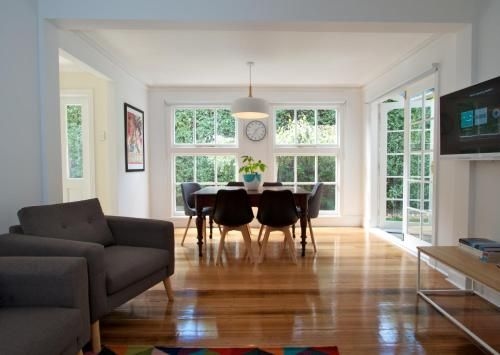 Strahan House0