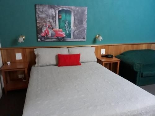 The Moe Motor Inn1