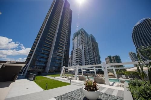 HomePlus Premier Apartments at 2663 Gold Coast Hwy, Broadbeach3