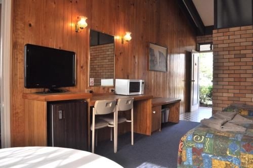 All Travellers Motor Inn1