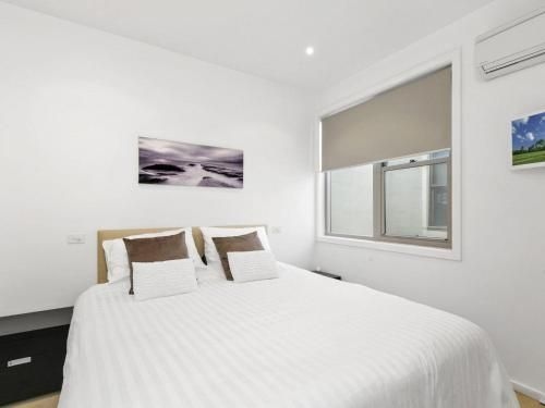 WATERFRONT THREE- In the heart of Lorne4