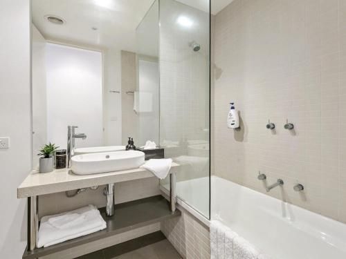 WATERFRONT THREE- In the heart of Lorne2