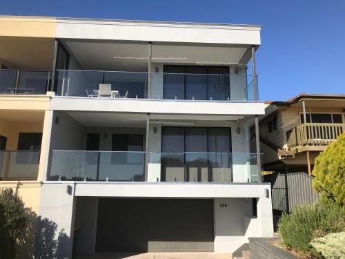 The Lighthouse - Beachfront Accommodation0