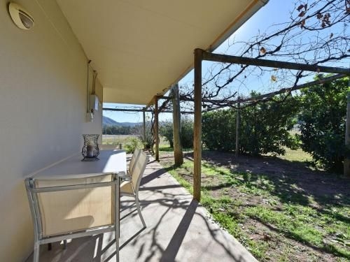 Somerville Wines Farmstay in Broke, super cute house on working farm. Walk for miles3
