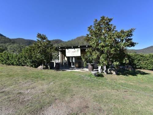Somerville Wines Farmstay in Broke, super cute house on working farm. Walk for miles1