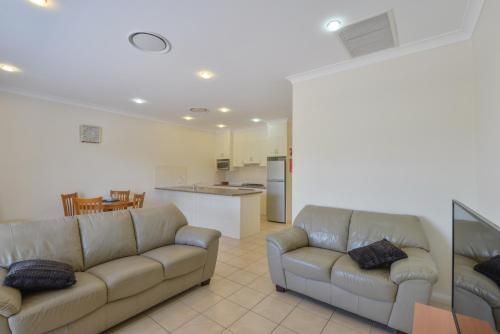 Cadman Motor Inn and Apartments4