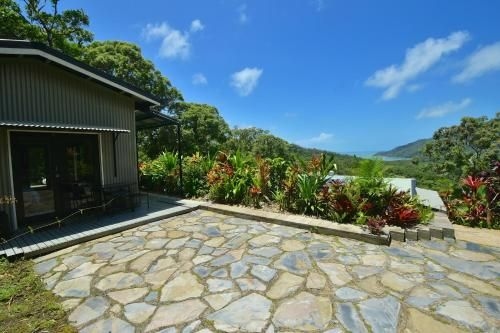 Cow Bay Hilltop Escape1