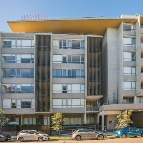 Rosebery APT for Travelling Couple (Green Square) (Rosebery APT for Travelling Couple)2