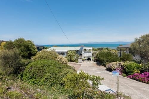 Acacia Cottage1