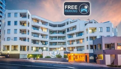 เวสต์ เอนด์ เซ็นทรัล อพาร์ตเมนต์ (West End Central Apartments)1