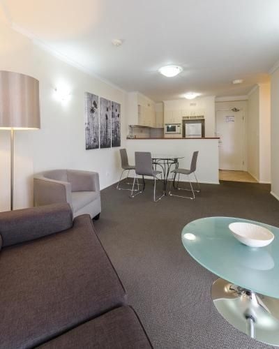 เวสต์ เอนด์ เซ็นทรัล อพาร์ตเมนต์ (West End Central Apartments)4