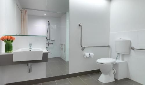 Travelodge Hotel Melbourne Docklands4
