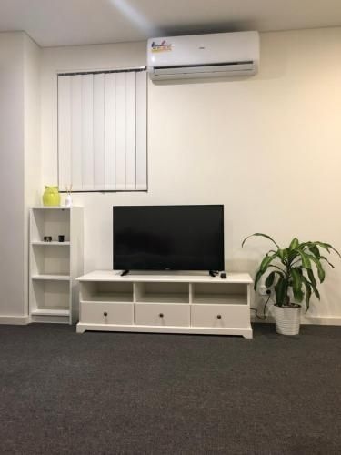 Modern Apartment in Liverpool CBD2