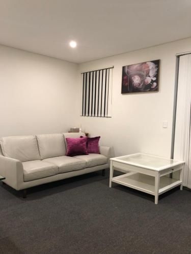 Modern Apartment in Liverpool CBD3