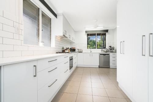 Private Pool, Big Backyard, Aircon - Paradise!1