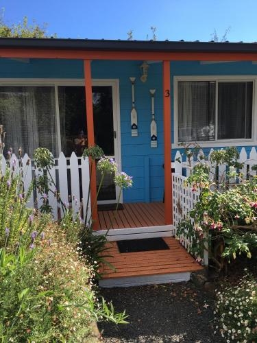 Boat Harbour Garden Cottages1