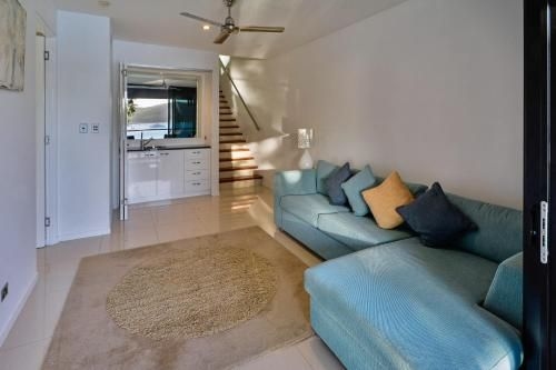 Edge 2 Ocean Front Luxury 3 Bedroom Split Level Spacious With Sofa Bed + Buggy4