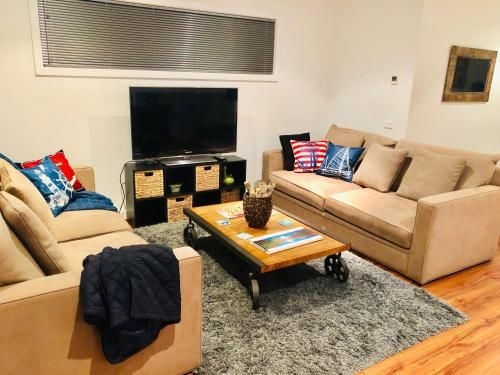 Gorgeous 2 Bedroom Townhouse (2 Bedroom Townhouse - Family & Corporate Bookings Only)2