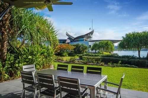 The Blue Marlin Yacht Club Villa 6 On Hamilton Island4