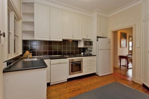 Red Brick Beauty - Central Cottage2