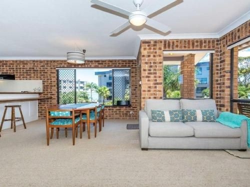 'COLUMBIA VIEWS', 2/9 COLUMBIA CLOSE - AIRCON, WIFI, NETFLIX, VIEWS & BOAT PARKING ('Columbia Views', 2/9 Columbia Close - Aircon, Wifi, Netflix, Views & Boat Parking)2