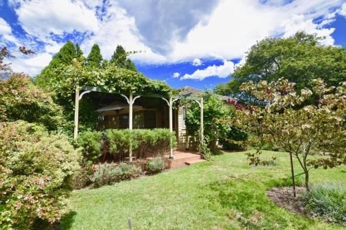 Raspberry Terrace of Leura0