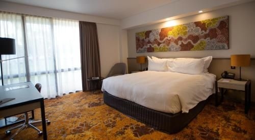 Crowne Plaza Alice Springs Lasseters1