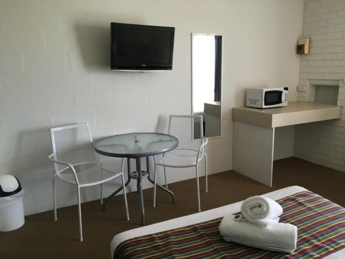 Capricorn Motor Inn3