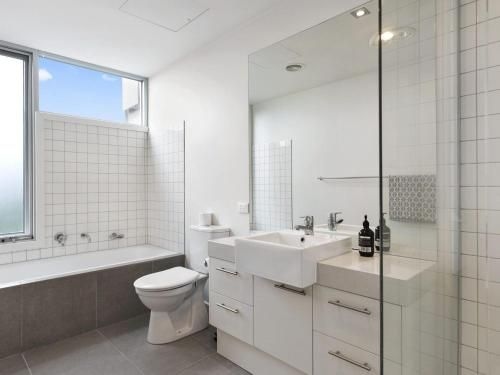 POINT GREY APARTMENT 2 - Ocean VIews with wifi3