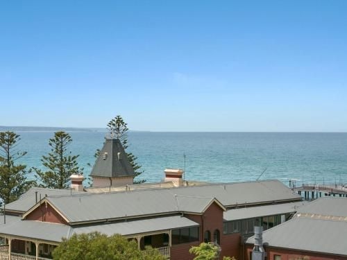 POINT GREY APARTMENT 2 - Ocean VIews with wifi1