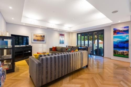 Ramada by Wyndham Perth The Outram3